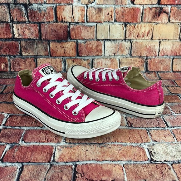 CONVERSE ALL-STAR CHUCK TAYLOR LOWTOP SHOES, WOMANS SIZE 7 EUC - Picture 1 of 11